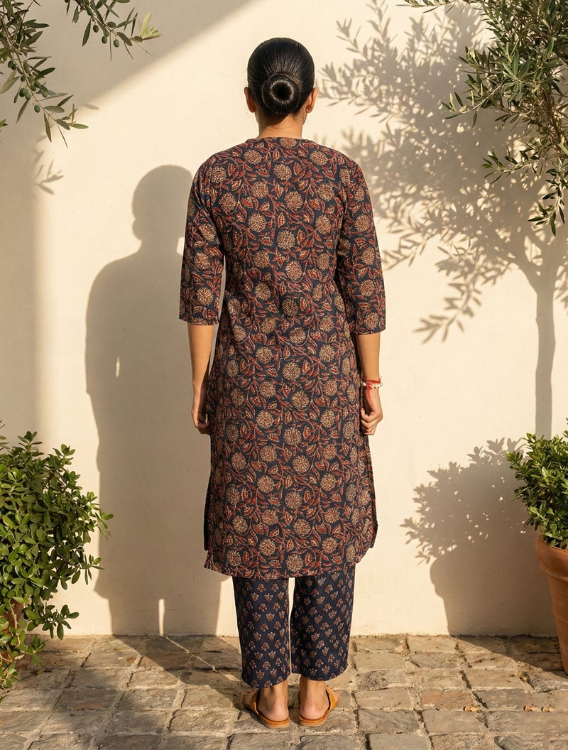 trueBrowns Blue Floral Print Embroidered V-Neck Kurta Pant Dupatta Set - Image 2